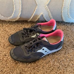 Saucony tennis shoes